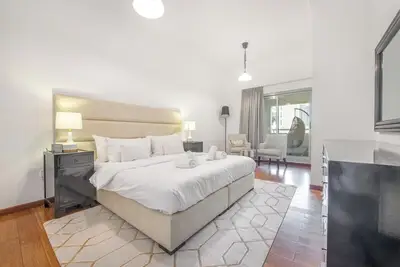 Image de Stylish 2br at Belvedere with Balcony Views!