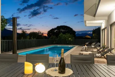 Image de 5-bedroom Villa Giro with heated swimming pool