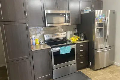 Image de Fabulous 2-bedroom apartment with WiFi in charming Edmonton