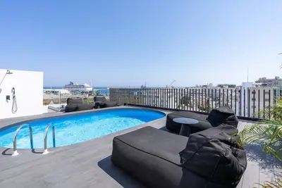 Image de The Penthouse: 3br Seaview-Private Pool in Larnaca