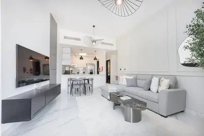 Image de StayShort - Awesome 1-Bedroom in Al Barshaa South, Near to Dubai Adventures!