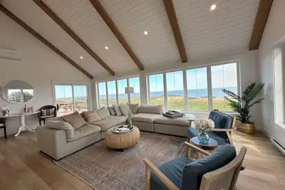 Image de Newly Built Ocean Front Cottage With Private Access To Small North Shore Beach