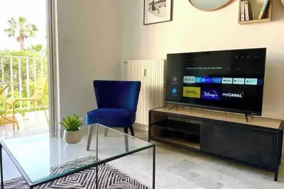 Image de T2 - Les Dauphins, Bord de Mer