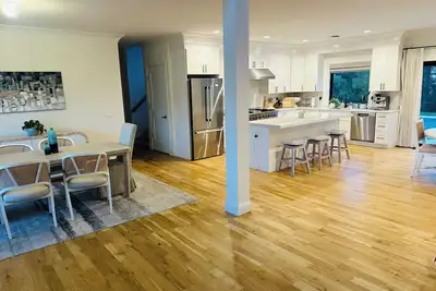 Image de Modern 4Bedroom Farmhouse w/ Heated Saltwater Pool in Mattituck close to beaches
