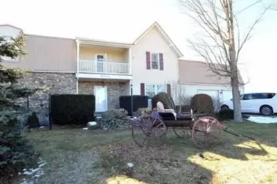 Image de Spacious house in charming Avoca Ny with WiFi, Ac and eight person, hot tub.