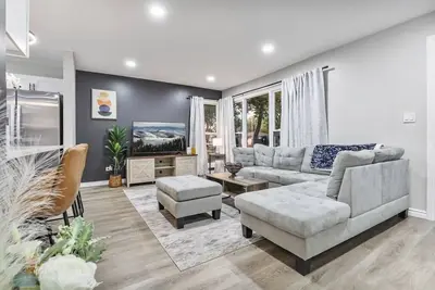 Image de Reign - Rolling Meadows Home!