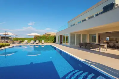 Image de 3-bedroom Beachfront Residence with Sea View and a Private Pool