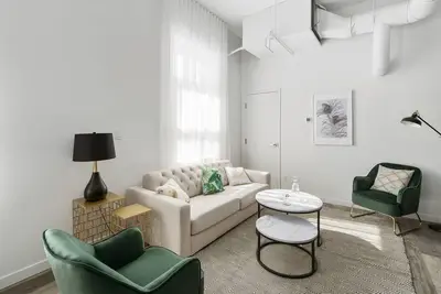 Image de Modern One-Bedroom|Downtown Steps from Centre Bell