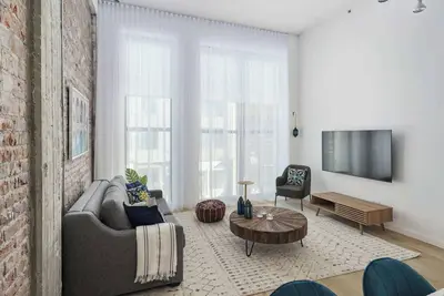 Image de Downtown| Unique 2bdr-2ba|6Guests