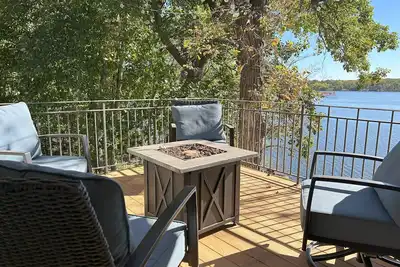 Image de Charming Lake Home with endless hosting options!