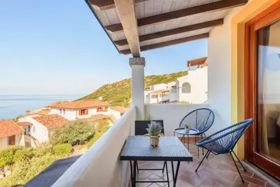 Image de Bello Olivastro, small apartment in Lu Bagnu with sea view terrace
