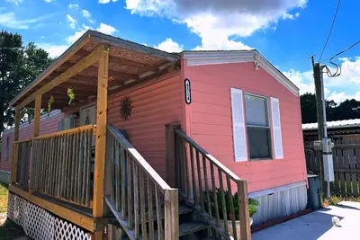 Image de 2 bedrooms, 3 beds, 2 bathrooms cozy house by the bay.