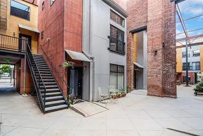 Cool 2-bedroom apartment in Denver