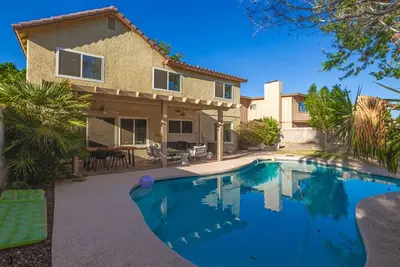 Image de Spacious Lakeside Home w/ Pool, Hot Tub & Bikes