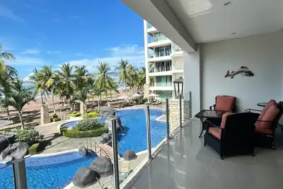 Image de Luxury Beachfront Condo 3bd/3. 5ba in the Heart of Jacó