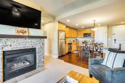 Image de Walk to Slopes: Granby Condo w/ Balcony!