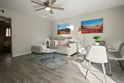 Image de 2b1b Luxury Getaway: Pool Access and Free Parking