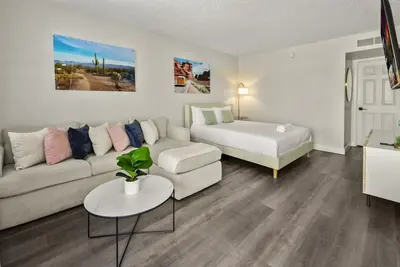 Image de 2b1b Stylish Escape with Pool and Parking