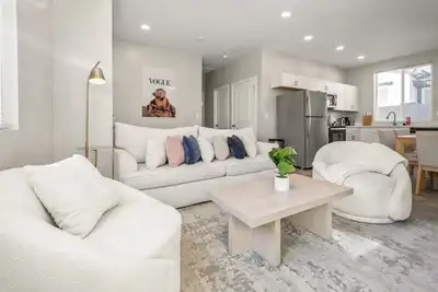 Image de Cozy 2b2b Suite with Free Parking + Washer Dryer