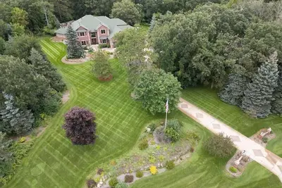 Image de Andover stunner on acreage with underground pool