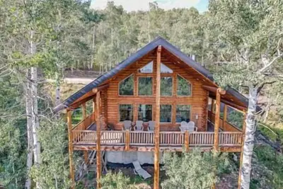 Image de Aspen Grove Cabin Above Park City with Hot Tub