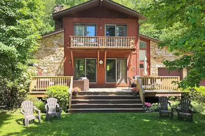 Image de Charming 2-bedroom chalet style house in the country in delightful Latrobe
