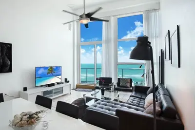 Image de Luxury - Ocean front 3 Bed 2 Bath two story condo in Vibrant Miami Beach