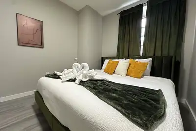 Image de Trendy Parkside 2-bedroom with Private Entrance