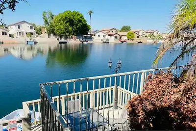 Image de Lakefront Villa with Heated Pool