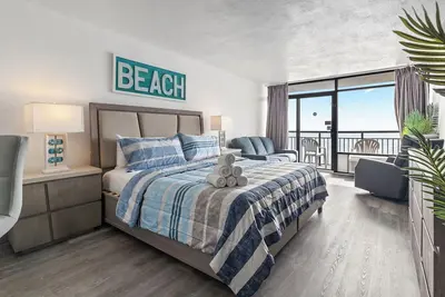 Image de Newly Renovated Oceanfront King Suite! Spectacular Views- Landmark 826