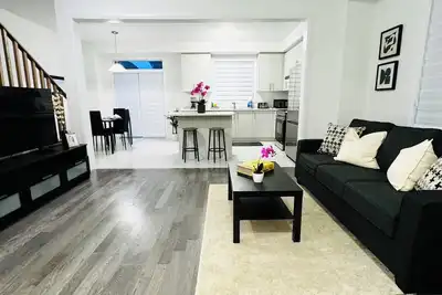 Image de Only 10 minutes away from Niagara Falls! Beautiful brand new 3 bedroom house.