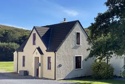 Cottage 470 - Clifden - sleeps 5 guests  in 3 bedrooms