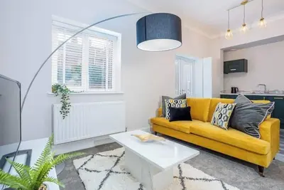 Image de Stylish 2 bed, 2 bath, ground floor apartment\n\n