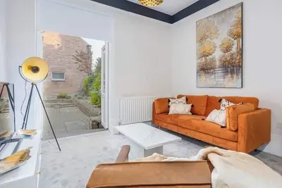 Image de Stylish 2 bed, 2 bath, Ground apartment\n\n