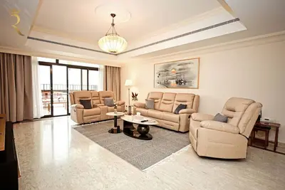 Beach bliss 3br apartment Corniche