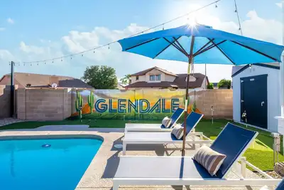 Image de Glendale Nights: Sleeps 20 | Pool, HotTub, & Games