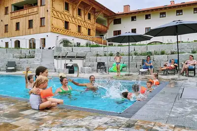 Image de Vacation apartment Hochgern, 1-6pers. , 2sep. Sz, 1st floor + 2nd floor, east-facing balcony with lake & distant view