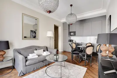 Image de Charmant appartement - 1br\/4p - Place Victor Hugo