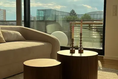 Image de Modern apartment with a generous 100 square meters in Dresden's old town.