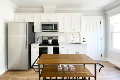 Image de 5 Bedroom Magnolia Estate in Downtown with Parking