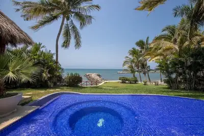 Image de Beachfront Villa w/ Private Pool & Ocean Views