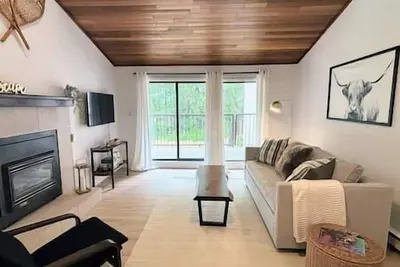 Image de Cozy Mountain Edge condo / Ski in and out