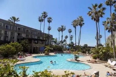 Image de Oceanview Resort with direct Beach Access & Pool!