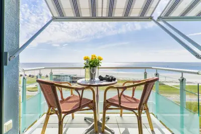 Image de Living with sea view, directly on the beach, centrally located
