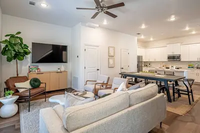 Image de Short Walk to At&T Stadium with Free Parking Spots