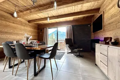 Appartement cosy avec balcon et parking à Briançon