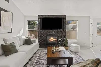 Image de Modern 4br w/ Hot Tub - Fire Pit - Stylish Stay