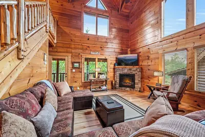 Image de Resort pool, private hot tub, game room, double king masters, just 2 miles to Pf