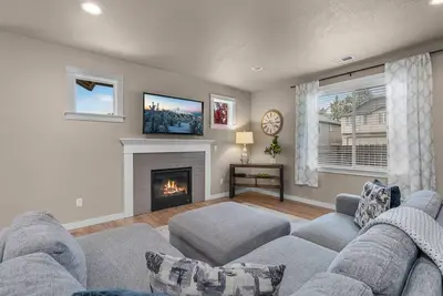 Image de New Listing! Butler Corner - New, Clean & Minutes From Downtown