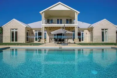 Image de Cheviot Resort: 5 Br, 3 Ba House in Portsea, Sleeps 12